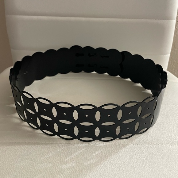 Oscar de la Renta beautiful metal belt in Black